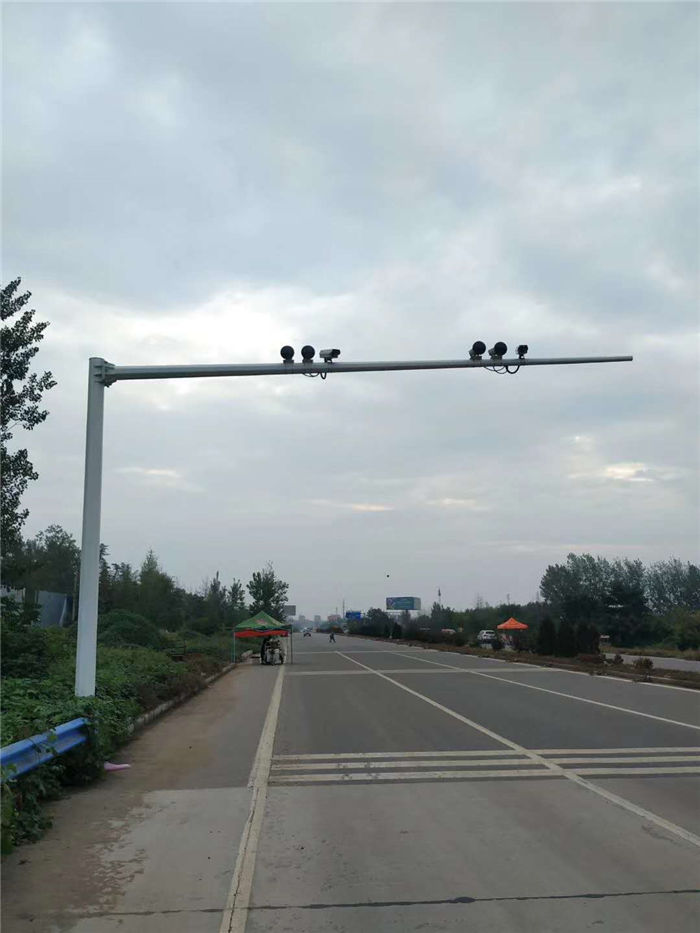 监控杆1.jpg